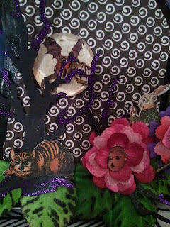 Graphic 45, paper crafts, frame, crafts, alice in wonderland art, tutorial, paper, Tim holtz, ideo-logy