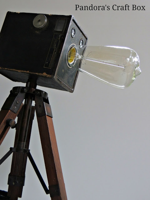 tripod lamp, tripod table lamp, wood tripod, camera lamp, wooden tripod lamp, lamp tripod, vintage camera lamp, DIY, DIY tripod lamp, DIY camera tripod lamp